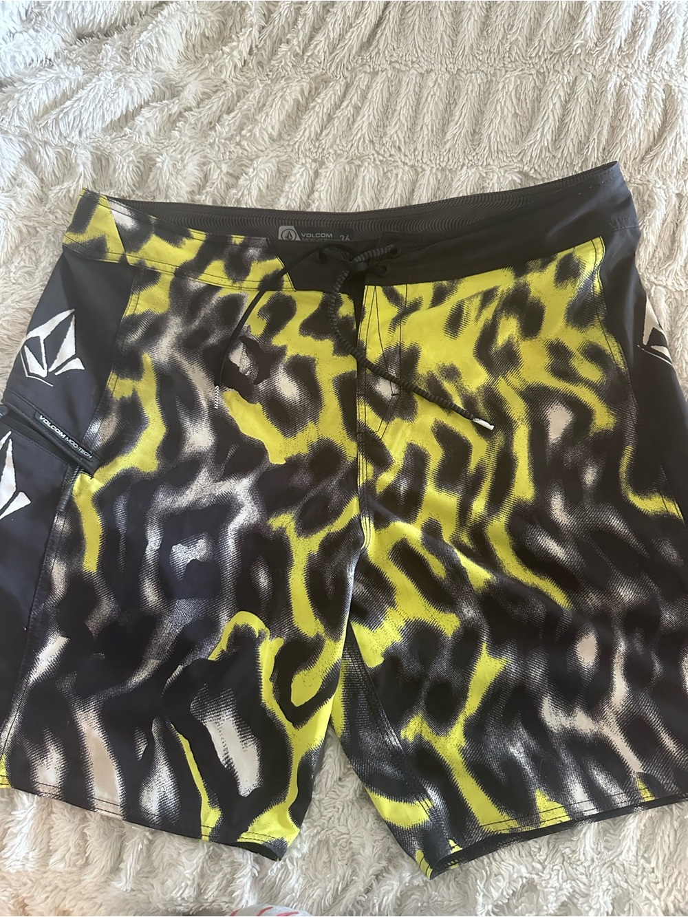 Volcom Men’s Yellow & Black Abstract Print Board Shorts